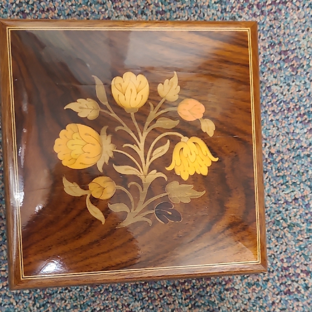 Vintage Beautiful Reuge Italian Floral Inlay Wooden Music Box